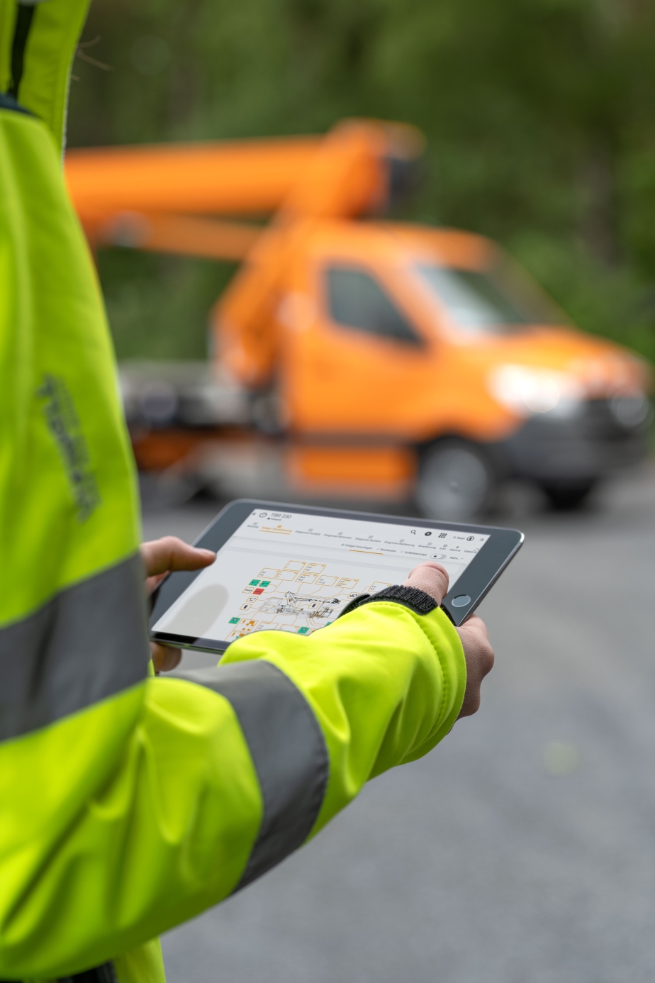 The new Ruthmann Technology Connect provides all vehicle data in real time and enables a fast and precise fault clearance. 